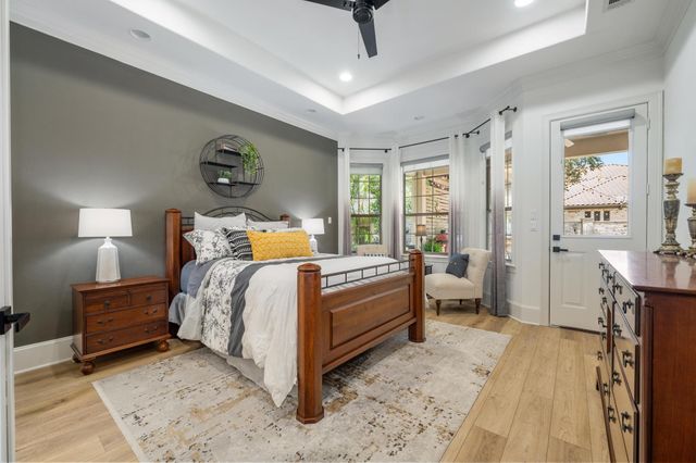 7 Sunview RD, The Hills, TX 78738