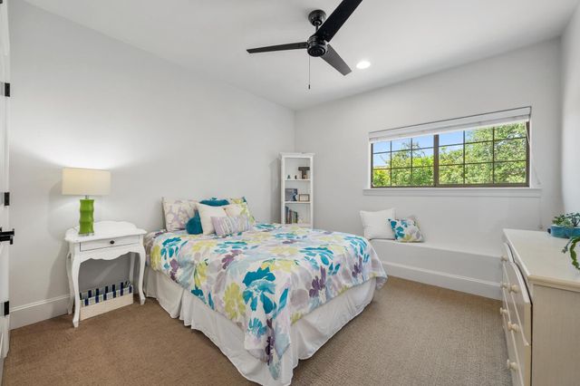 7 Sunview RD, The Hills, TX 78738