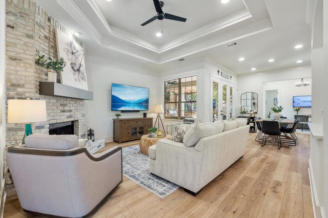 7 Sunview RD, The Hills, TX 78738