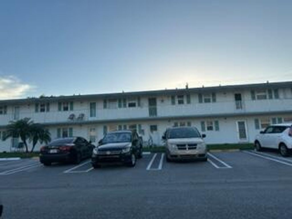 1117 Lake Terrace 105, Boynton Beach, FL 33426