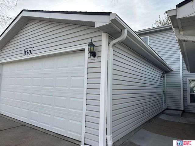 1701 Granada Lane, Lincoln, NE 68528