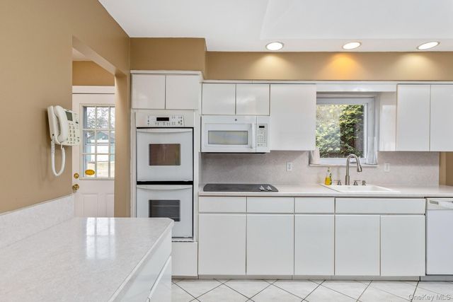 61 Hurtin Boulevard, Smithtown, NY 11787