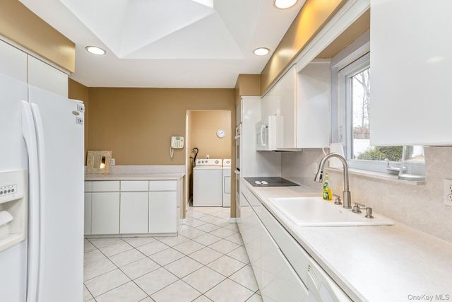 61 Hurtin Boulevard, Smithtown, NY 11787