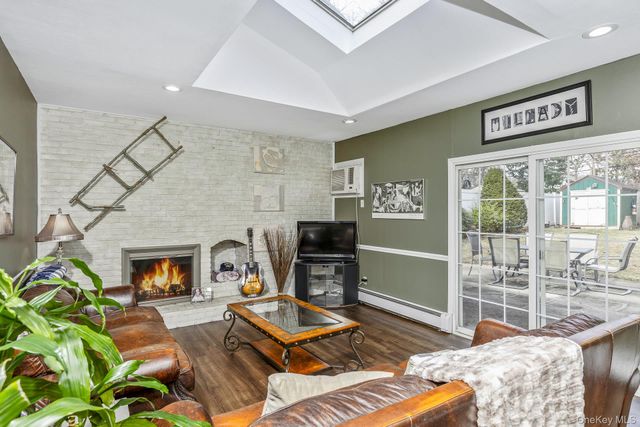 61 Hurtin Boulevard, Smithtown, NY 11787