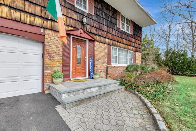 61 Hurtin Boulevard, Smithtown, NY 11787