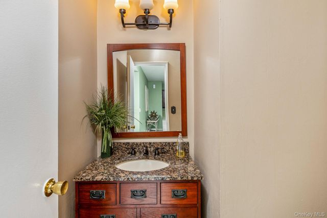 61 Hurtin Boulevard, Smithtown, NY 11787