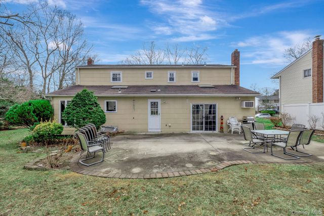 61 Hurtin Boulevard, Smithtown, NY 11787