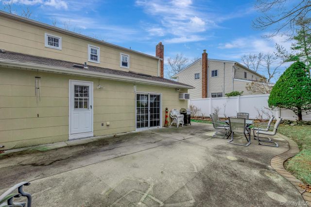 61 Hurtin Boulevard, Smithtown, NY 11787