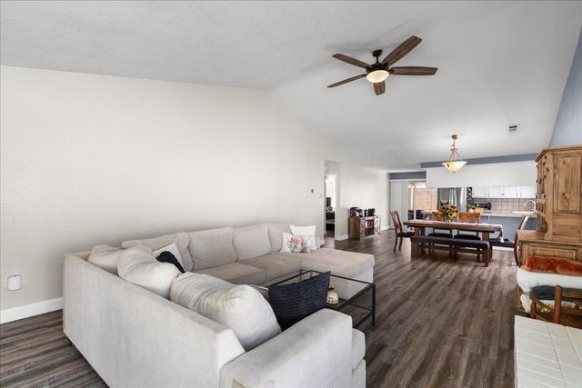 1205 Courtney Way, Modesto, CA 95358