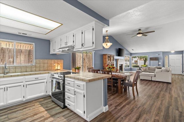 1205 Courtney Way, Modesto, CA 95358