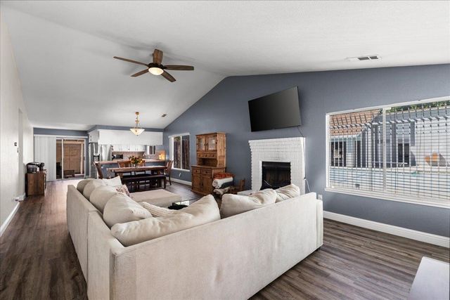 1205 Courtney Way, Modesto, CA 95358