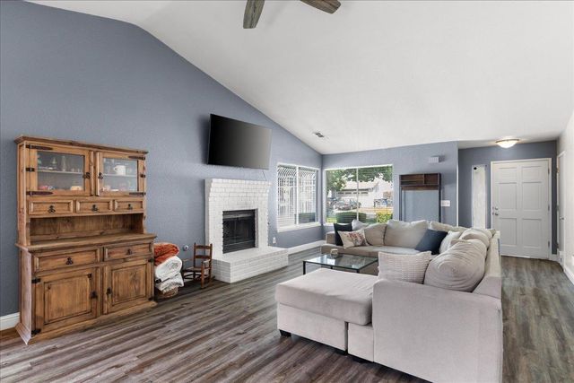 1205 Courtney Way, Modesto, CA 95358