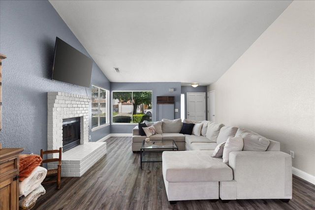 1205 Courtney Way, Modesto, CA 95358