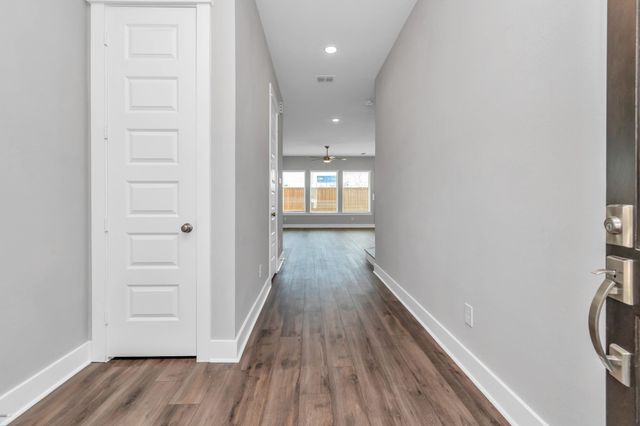 2705 Brown Lake Street, Houston, TX 77008