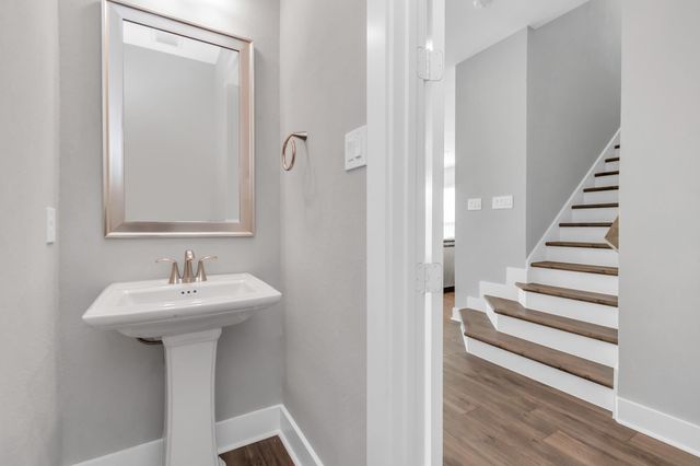 2705 Brown Lake Street, Houston, TX 77008