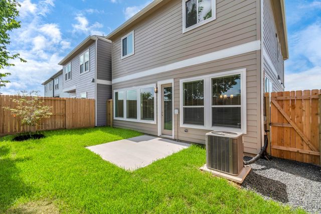 2705 Brown Lake Street, Houston, TX 77008