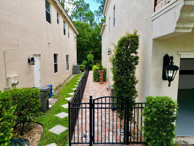 9183 Nugent Trail, West Palm Beach, FL 33411