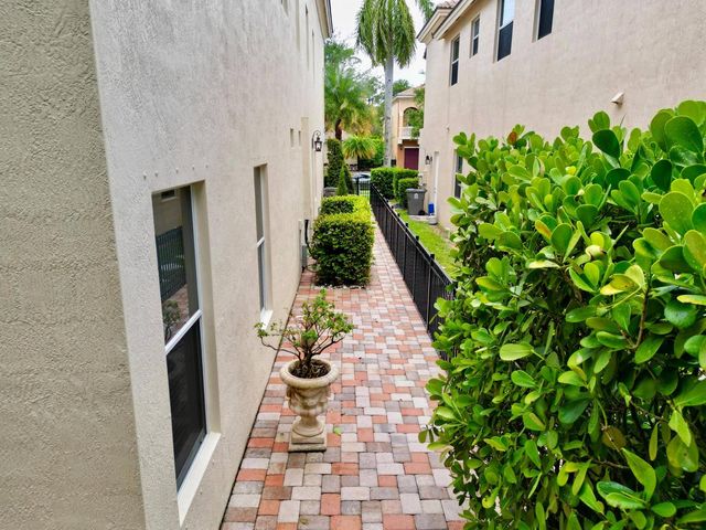 9183 Nugent Trail, West Palm Beach, FL 33411