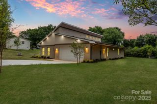 8516 Denbur Drive, Charlotte, NC 28215