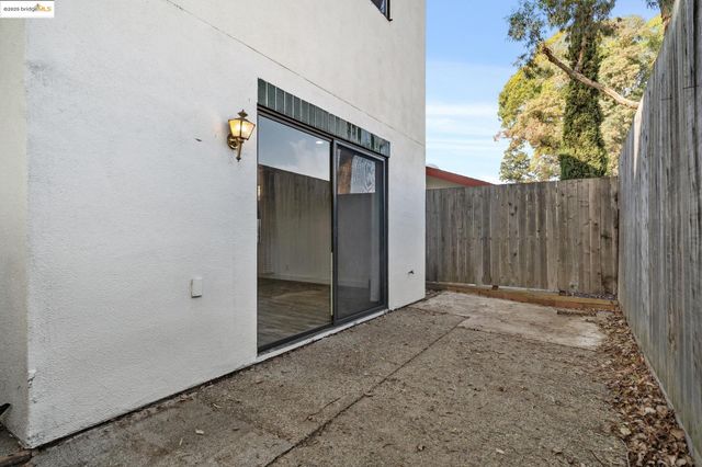 95 Mozden Ln, Pleasant Hill, CA 94523