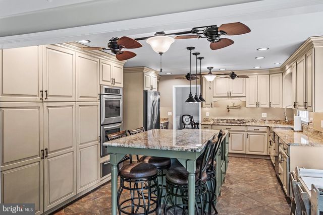 2 WETHERBEE CT, Phoenix, MD 21131
