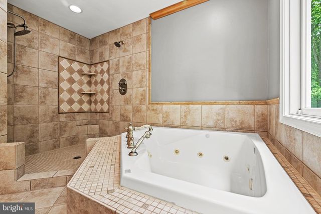 2 WETHERBEE CT, Phoenix, MD 21131