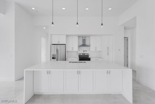 305 Diplomat PKWY E, Cape Coral, FL 33909