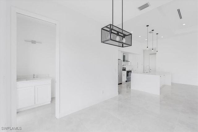 305 Diplomat PKWY E, Cape Coral, FL 33909