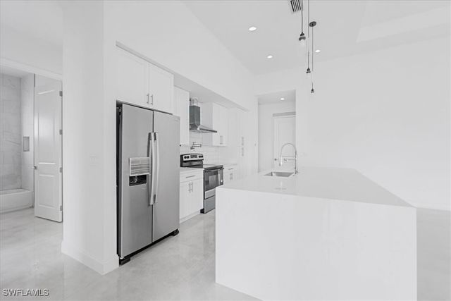 305 Diplomat PKWY E, Cape Coral, FL 33909