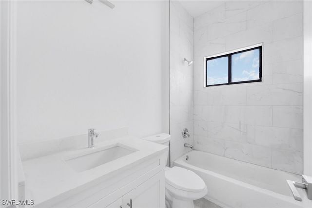 305 Diplomat PKWY E, Cape Coral, FL 33909