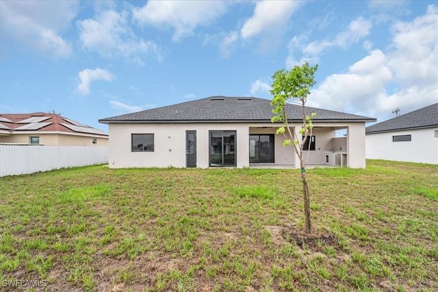 305 Diplomat PKWY E, Cape Coral, FL 33909