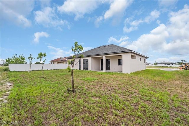 305 Diplomat PKWY E, Cape Coral, FL 33909