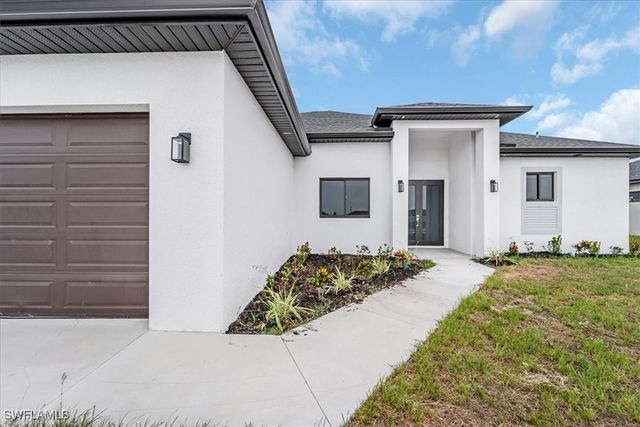 305 Diplomat PKWY E, Cape Coral, FL 33909