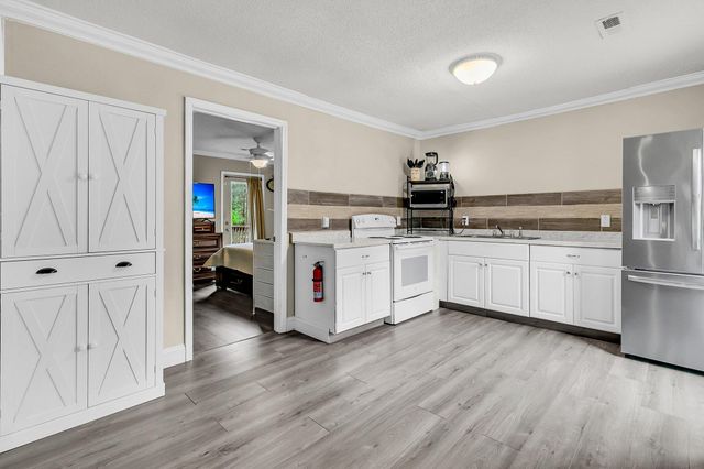 611 Murphy Bay Drive, Cross, SC 29436