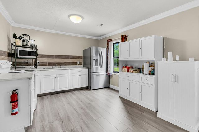 611 Murphy Bay Drive, Cross, SC 29436