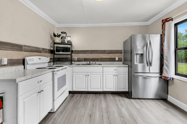 611 Murphy Bay Drive, Cross, SC 29436