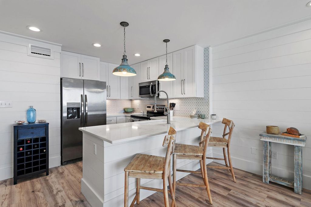 Image 11 of property listing at 8294 E County Highway 30A 13, Inlet Beach, FL 32461