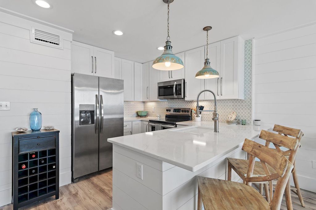Image 14 of property listing at 8294 E County Highway 30A 13, Inlet Beach, FL 32461