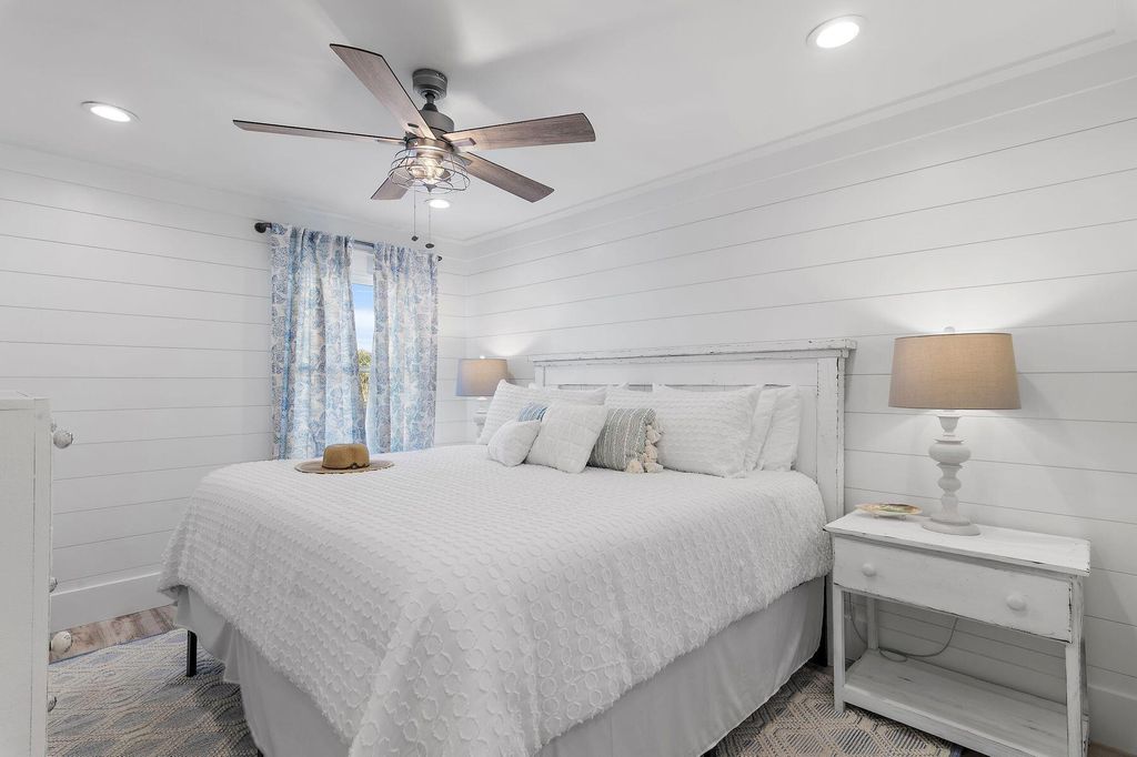 Image 21 of property listing at 8294 E County Highway 30A 13, Inlet Beach, FL 32461