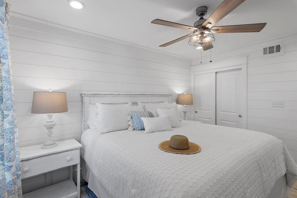 Image 23 of property listing at 8294 E County Highway 30A 13, Inlet Beach, FL 32461