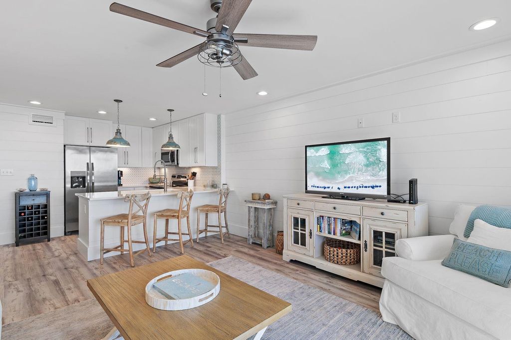Image 8 of property listing at 8294 E County Highway 30A 13, Inlet Beach, FL 32461