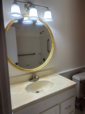 8 Hallmark Gdns 5, Burlington, MA 01803