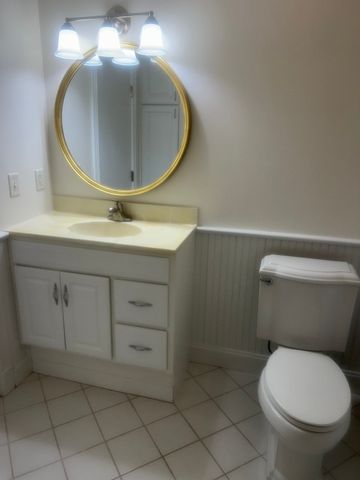 8 Hallmark Gdns 5, Burlington, MA 01803