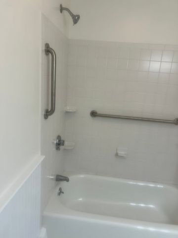 8 Hallmark Gdns 5, Burlington, MA 01803
