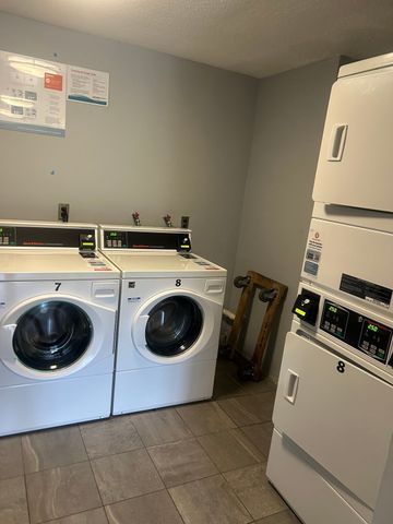 8 Hallmark Gdns 5, Burlington, MA 01803