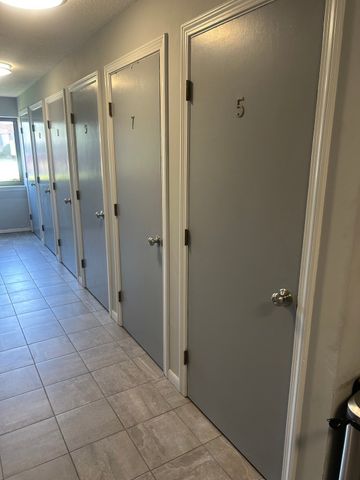 8 Hallmark Gdns 5, Burlington, MA 01803