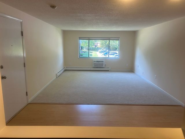 8 Hallmark Gdns 5, Burlington, MA 01803