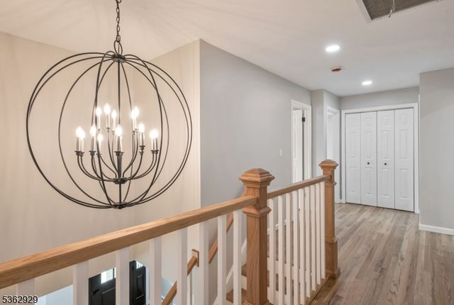 31 Gloria Dr, Allendale Boro, NJ 07401