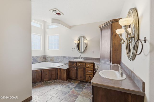 117 Suzanne Circle, Webb City, MO 64870