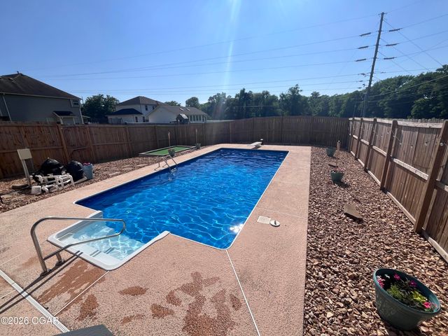 117 Suzanne Circle, Webb City, MO 64870